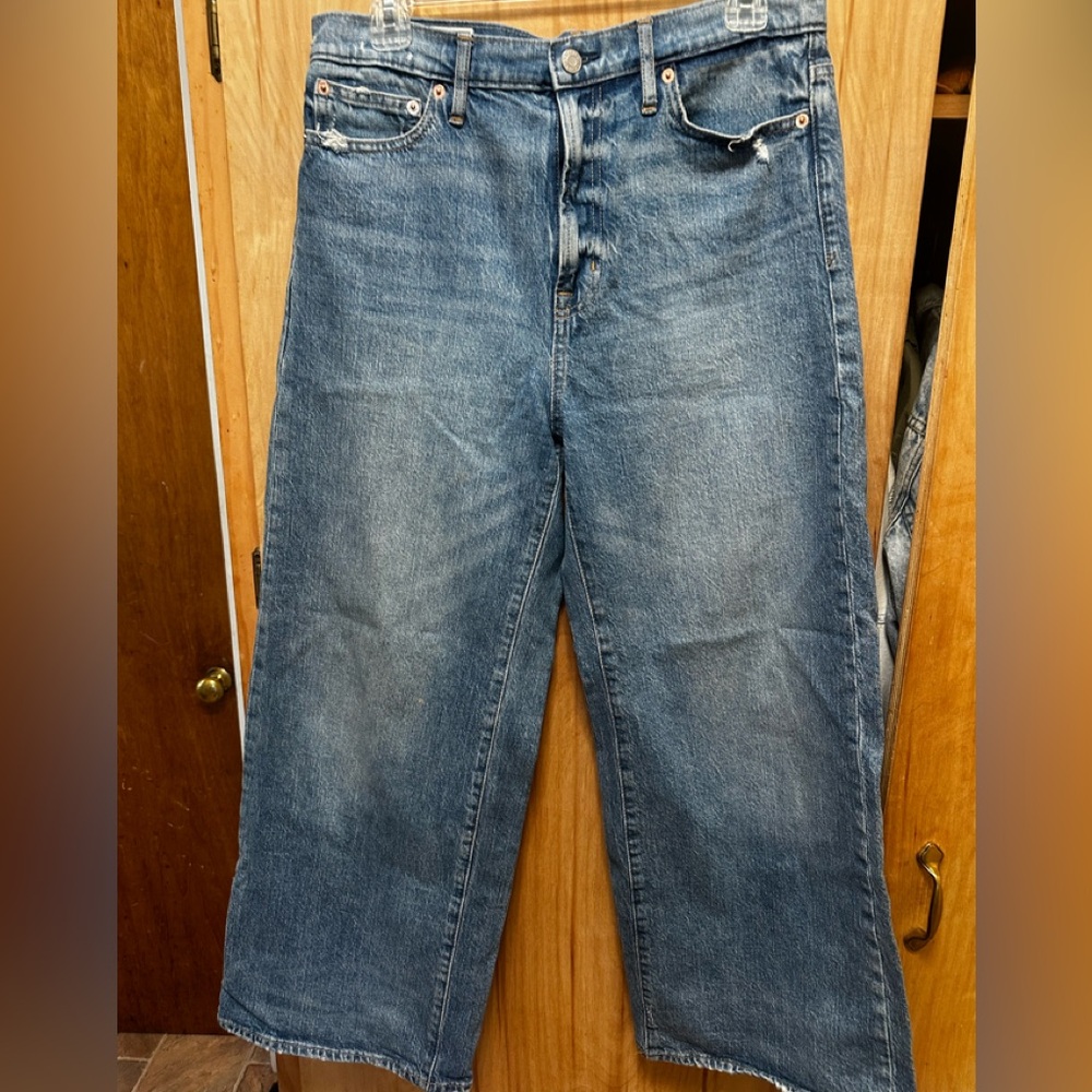 GAP Wide-Leg Sky High denim 
Jeans  in Medium Blue Wash 30 short size 10